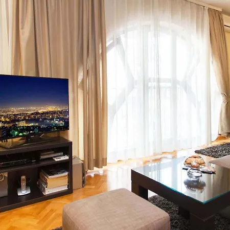 One Bedroom Little Bay Apartment *