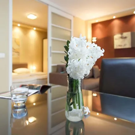 One Bedroom Little Bay Apartment *